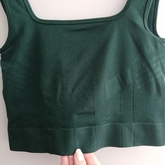 Knix Good to Go Seamless Tank in Green  Small - Picture 6 of 16